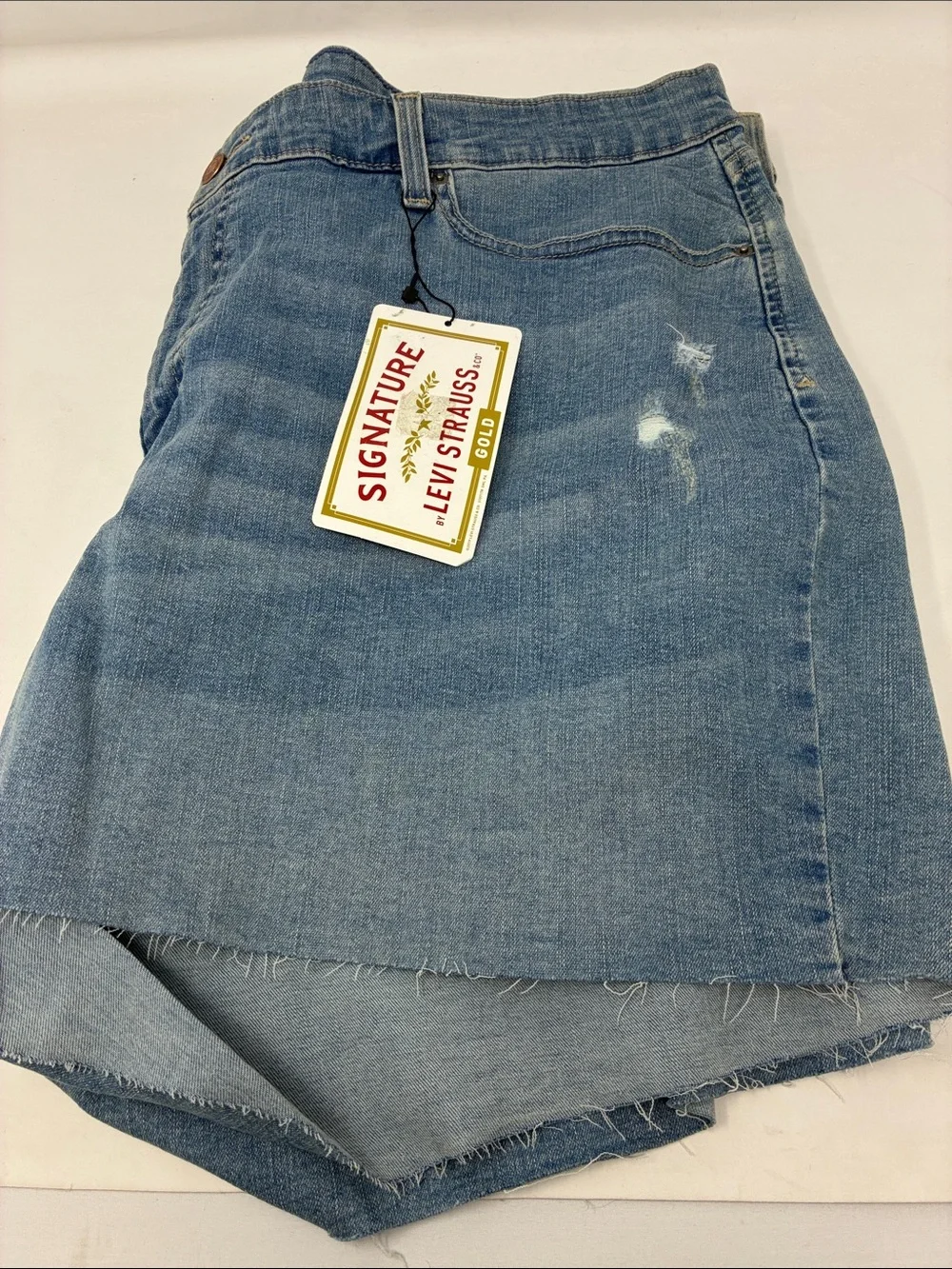 Signature by Levi Strauss Gold Light Blue High Rise Denim Shorts 24/W37